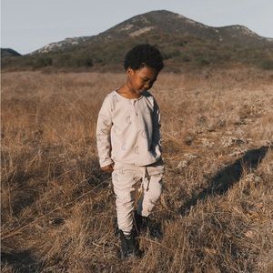 Rylee + Cru 2-3 Moons Henley Sweatshirt + Sweatpants Joggers in Oat